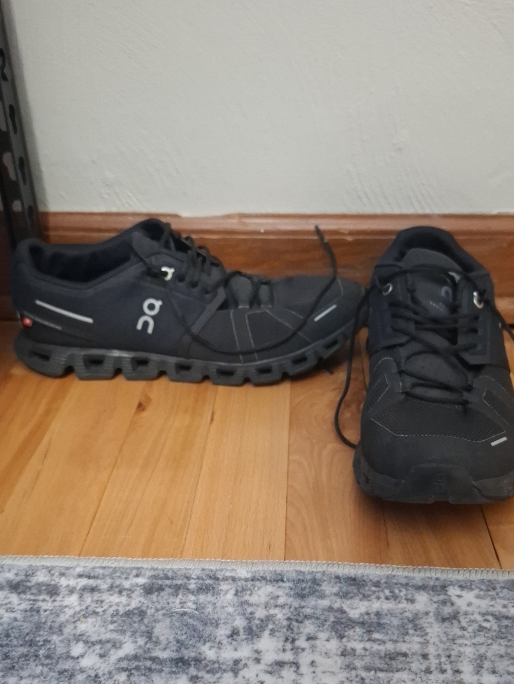 On Running Men's Black Cloud-Style Athletic Shoes